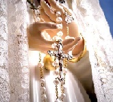 Felizes são os devotos de Nossa Senhora de Fátima, que sempre estão cobertos pelo seu manto de amor e carinho.